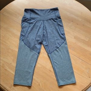 Champion 3/4 Length Active Leggings.